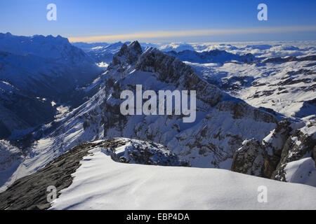 Blick auf Reissend Nollen und Wendenstoecke, Schweiz, Berner Alpen Stockfoto
