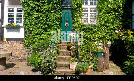 Eingang des Bauernhauses dekoriert mit Pflanzen, Herdecke, Ruhrgebiet, Nordrhein-Westfalen, Deutschland Stockfoto