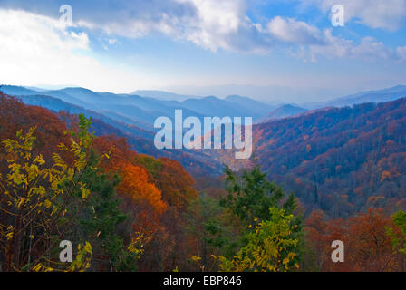 Great Smoky Mountains National Park Überblick vom Newfound Gap Road an Herbstmorgen. Stockfoto