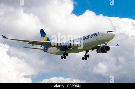 Thomas Cook Airbus A330, Manchester International Airport landen. Stockfoto