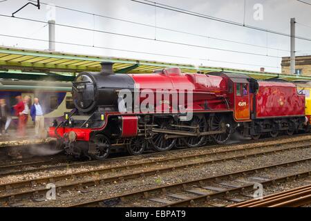 LMS Jubilee Klasse 45699 Galatea bei Carlisle Railway Station, Carlisle, Cumbria, England, UK. Stockfoto