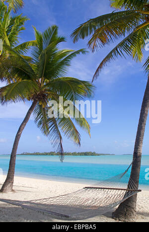 Hängematte am Strand von Aitutaki Stockfoto