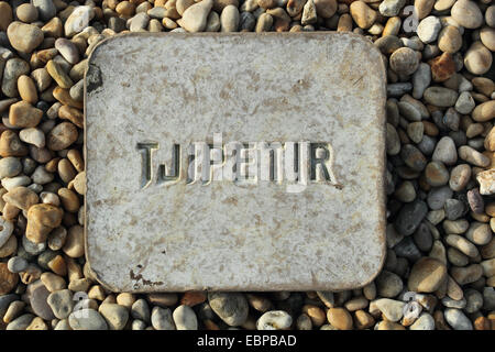 TJIPETIR Gutta Percha Tablet, angespült Chesil Beach Dorset UK November 2014 Stockfoto