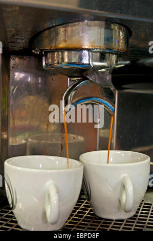 Espresso-Maschine Kaffee Herstellung Stockfoto