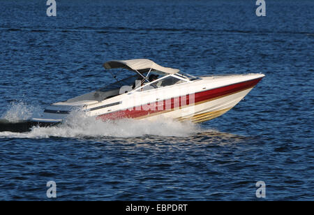 Speed-Boot auf einem See Stockfoto