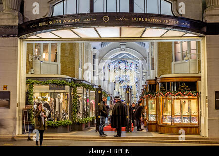 Die Burlington Arcade an Weihnachten London UK Stockfoto