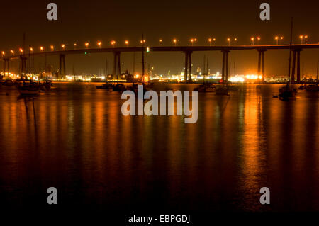 Coronado Bay Bridge bei Nacht, überwarf Park, Coronado, Kalifornien Stockfoto