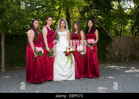 Braut und Brautjungfern Hochzeit attendants Hochzeit Hochzeit in Marin Kunst und Garten Center in Ross in Marin County in Kalifornien Stockfoto