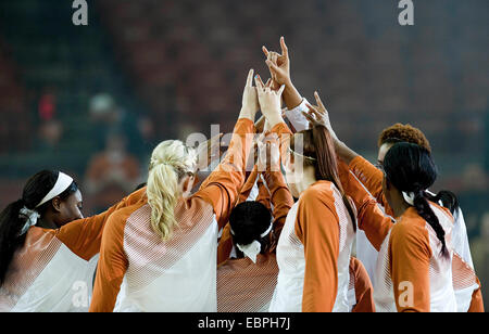 TX. 3. Dezember 2014. Texas Longhorns Frauen-Basketball-Team in Aktion während der NCAA Frauen-Basketball-Spiel zwischen den New Mexico Lobos im Frank Erwin Center in Austin TX. 30. November 2012: Texas Longhorns #0 in Aktion während der NCAA Frauen-Basketball-Spiel zwischen Tennessee Lady Vols Frank Erwin Center in Austin TX. © Csm/Alamy Live-Nachrichten Stockfoto