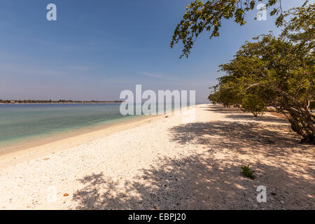 Gili Meno Strände mit Blick auf Gili Trawangan, Indonesien Stockfoto