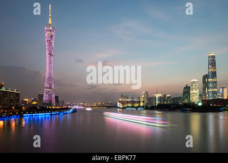 Panorama von Guangzhou Zhujiang New Town tagsüber Stockfoto