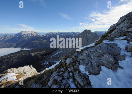 Anzeigen des Berges kleinen Watzmann oder Watzmann Frau und Tal bedeckt mit Hochnebel, Ramsau, Berchtesgaden, Deutschland Stockfoto