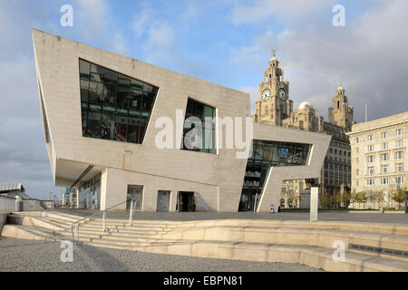 Ferry Terminal, Pier Head, Waterfront, Liverpool, Merseyside, England, Vereinigtes Königreich, Europa Stockfoto