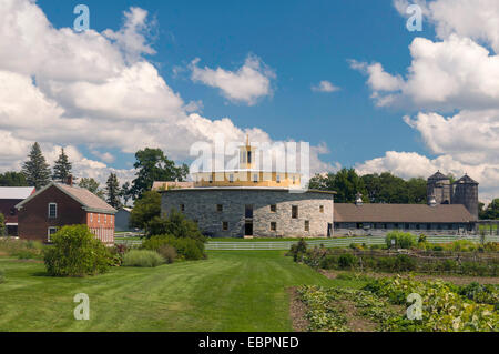 Runde steinerne Scheune, gebaut im Jahre 1826 in Hancock Shaker Village, Hancock, Massachusetts, New England, Vereinigte Staaten von Amerika Stockfoto