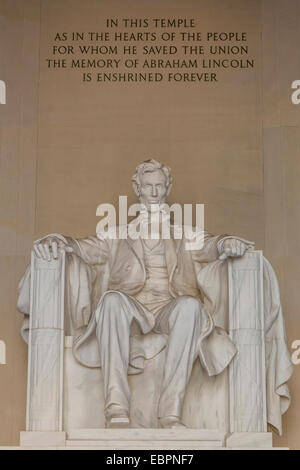 Innenansicht der Lincoln-Statue in der Lincoln Memorial, Washington D.C., Vereinigte Staaten von Amerika, Nordamerika Stockfoto