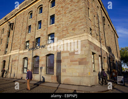 Arnolfini Centre for Contemporary Arts neben dem Harbourside oder schwimmenden Hafen in Bristol, England, Vereinigtes Königreich, Europa Stockfoto