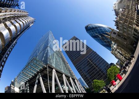 Der Londoner Bankenviertel mit Gurke, Lloyds building, Käsereibe und NatWest Tower, England, Vereinigtes Königreich Stockfoto