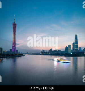 Panorama von Guangzhou Zhujiang New Town tagsüber Stockfoto