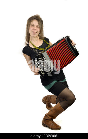fröhliche Frau Akkordeon vor weißem Hintergrund Stockfoto