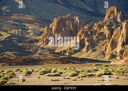 Plateau von Ucanca mit Roques de Garcia, Formationen von Lava, Kanaren, Teneriffa, Canadas Del Teide-Nationalpark Stockfoto