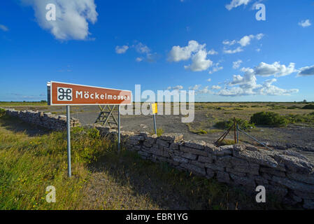 Hinweisschild an der UNESCO-World Heritage Site Stora Alvaret, Schweden, Oeland, Mysinge Naturreservat Und Gynge Naturreservat Moeckelmossen Stockfoto
