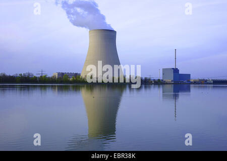 Kernkraftwerk ÖHU im Abendlicht, Landshut, Isar, Bayern, Deutschland Stockfoto