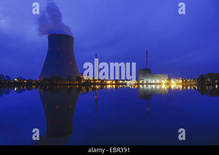 Atomkraftwerk ÖHU in der Nacht, Deutschland, Bayern, Isar Stockfoto