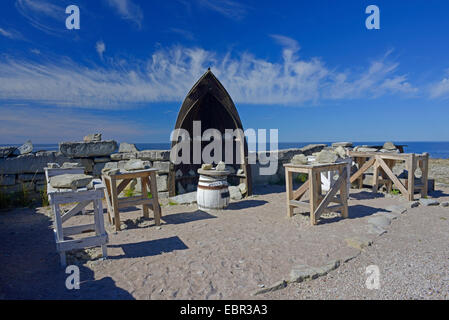 altes Boot dienen als Ablage in einem schwedischen Freilichtmuseum, Schweden, Hoburgen, Gotland Stockfoto