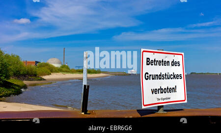 Kernkraftwerk in der Elbe; Melden Sie übertreten verboten, Deutschland, Niedersachsen Stockfoto