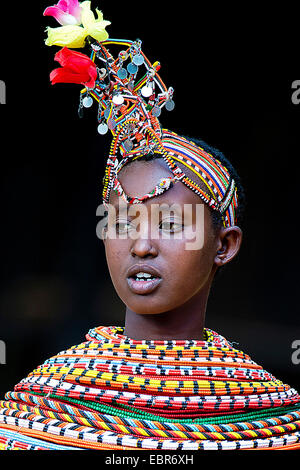 Samburu Frau mit traditionellen Kopfbedeckungen und Halsketten, Porträt, Kenia Stockfoto