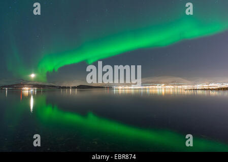 Aurora Reflexion, Norwegen, Troms, Tromsoe Stockfoto