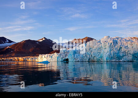 Monaco-Gletscher auf dem Liefdefjord, Norwegen, Svalbard Stockfoto