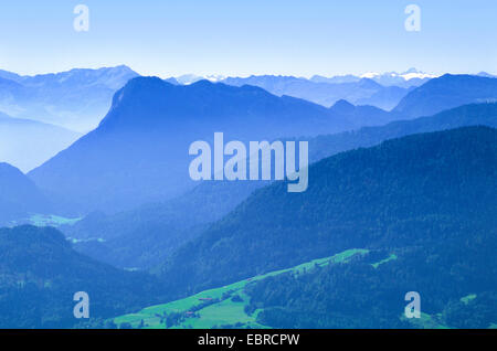 Blick vom Kranzhorn in Zentralalpen Morgen haze, Österreich, Chiemgauer Alpen, Walchseegebiet Stockfoto