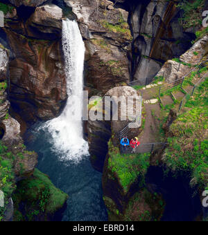 Der Wasserfall von Croveo in der Nähe von Domodossola, Italien Stockfoto