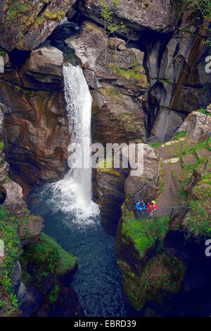 Der Wasserfall von Croveo in der Nähe von Domodossola, Italien Stockfoto