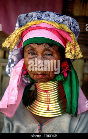 Porträt einer alten langen Hals Padaung Frau, Thailand, Mae Hong Son Stockfoto