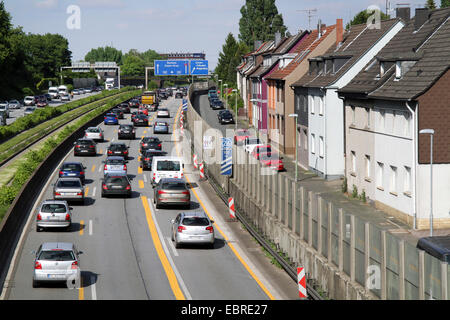 Autobahn A40 nebeneinander Essen-Frillendorf, Deutschland, Nordrhein-Westfalen, Ruhrgebiet, Essen Stockfoto