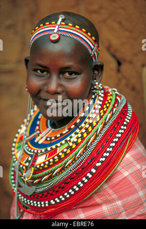 junge Massai Frau mit traditionellen Halskette, Porträt, Kenia, Masai Mara Stockfoto