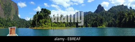 Stausee mit dem Boot, Thailand, Khao Sok National Park Stockfoto