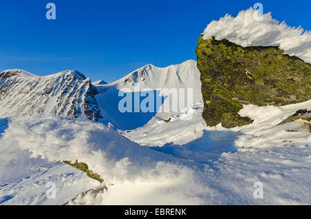 Die schneebedeckten Berge der Stuor Reaiddßvßggi, Schweden, Lappland, Norrbotten, Kebnekaisefjell Stockfoto