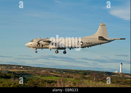 Eine Lockheed Martin 4 Engined P3 Orion Überwachung und u-Boot-Jäger Flugzeuge Ankunft in Morayshire, Schottland. SCO 9280 Stockfoto