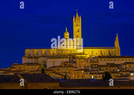 Blick auf die alte Stadt von Siena mit Kathedrale, Italien, Toskana, Siena Stockfoto