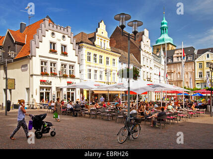 Sideway Cafés am Markt zu platzieren, in der Altstadt, Recklinghausen, Ruhrgebiet, Nordrhein-Westfalen, Deutschland Stockfoto