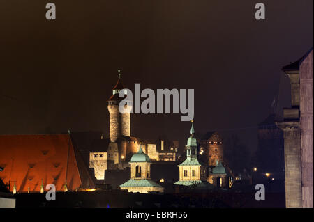 nächtlichen Blick auf die Nürnberger Burg, Deutschland, Bayern, Franken, Franken, Nürnberg Stockfoto