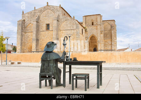 Jakobsweg, Pilgrim's Denkmal vor der Kirche Nuestra Se±ora de la Virgen Blanca Villalcßzar de Sirga, Spanien, Kastilien und Leon, Villalcazar de Sirga Stockfoto