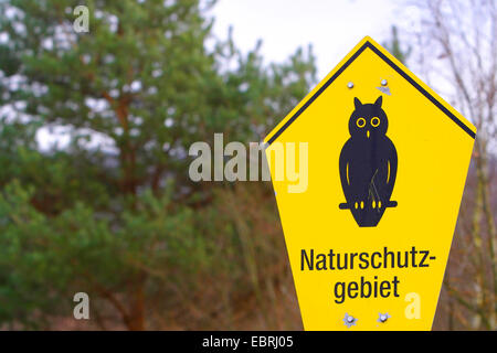 Naturschutzgebiet Schild mit Eule, Deutschland Stockfoto