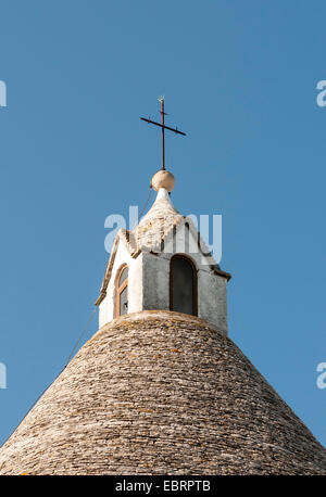 Kegeldach von Sant' Antonio Kirche, Alberobello, Apulien, Italien Stockfoto