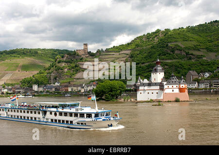 die Insel Burg Pfalzgrafenstein, eines nur wenige Burgen im oberen Mittelrheintal, die nie, auf dem Hügel Burg Gutenfels, Deutschland zerstört wurden, Rheinland-Pfalz, Kaub Stockfoto