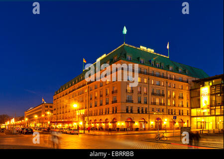 Hotel Adlon bei Nacht, Deutschland, Berlin-Mitte, Berlin Stockfoto