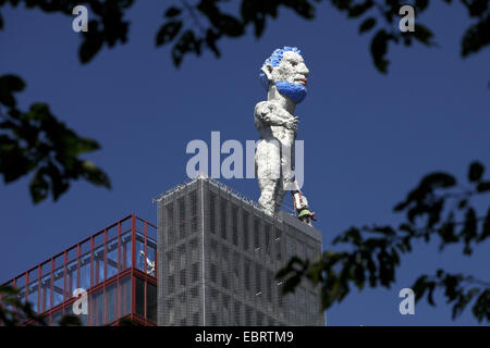 18 m hohe Herkules-Skulptur auf Nordsternturm, Turm der Abschaltung Kohle Grube Nordstern, Deutschland, Nordrhein-Westfalen, Ruhrgebiet, Gelsenkirchen Stockfoto